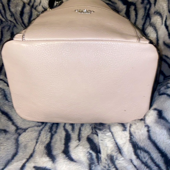 *SOLD* Guess Est. 1981 purse - Picture 2 of 5